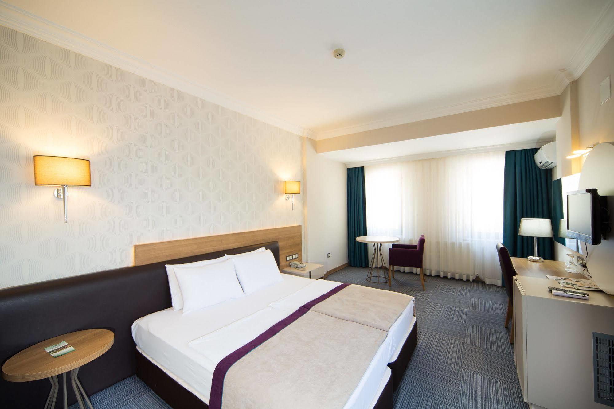 Spilos Hotel Manisa Exteriör bild