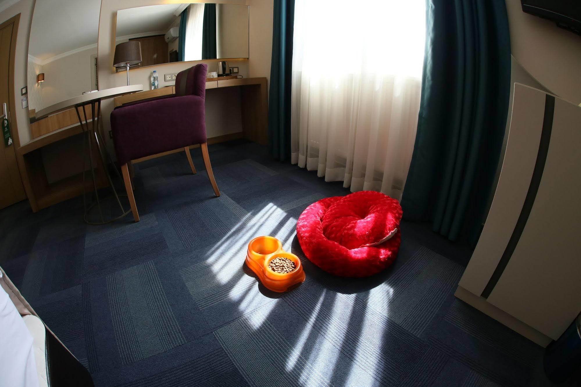 Spilos Hotel Manisa Exteriör bild