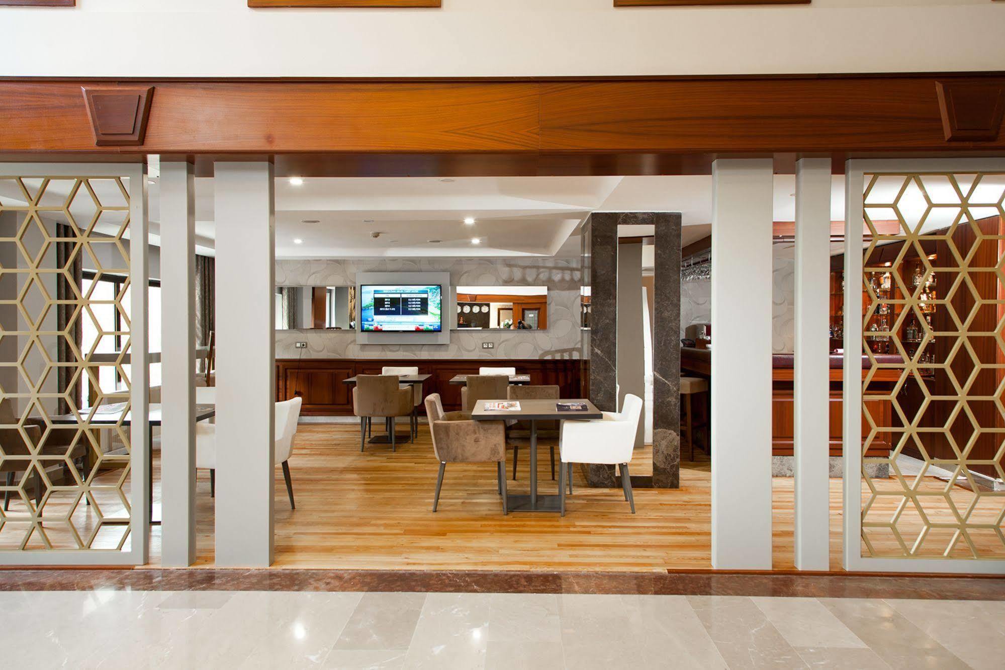 Spilos Hotel Manisa Exteriör bild